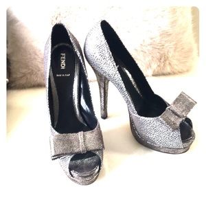 Fendy bow front pumps